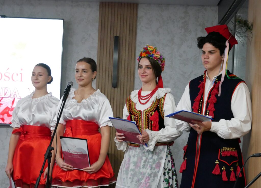 У Польському ліцеї ім. Януша Корчака відзначили 107-му річницю Незалежності Республіки Польща